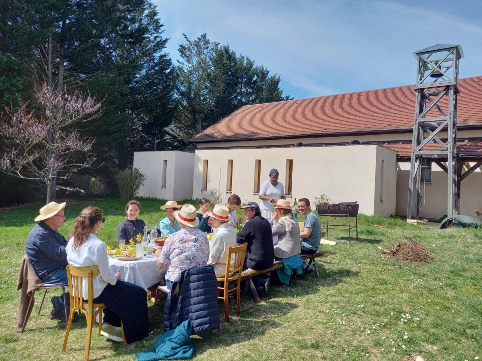 Repas fraternel en extérieur
